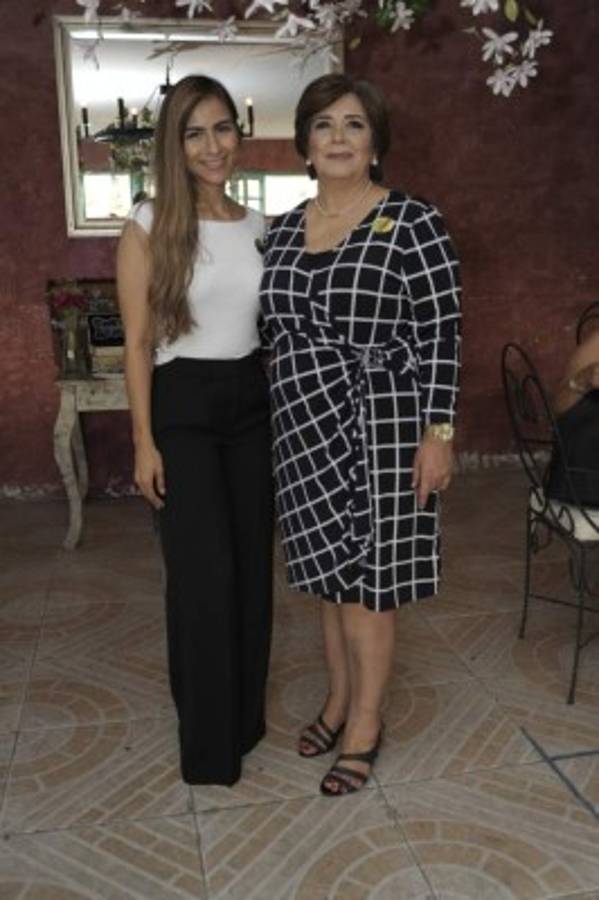 Cindy Lanza se despide de su soltería