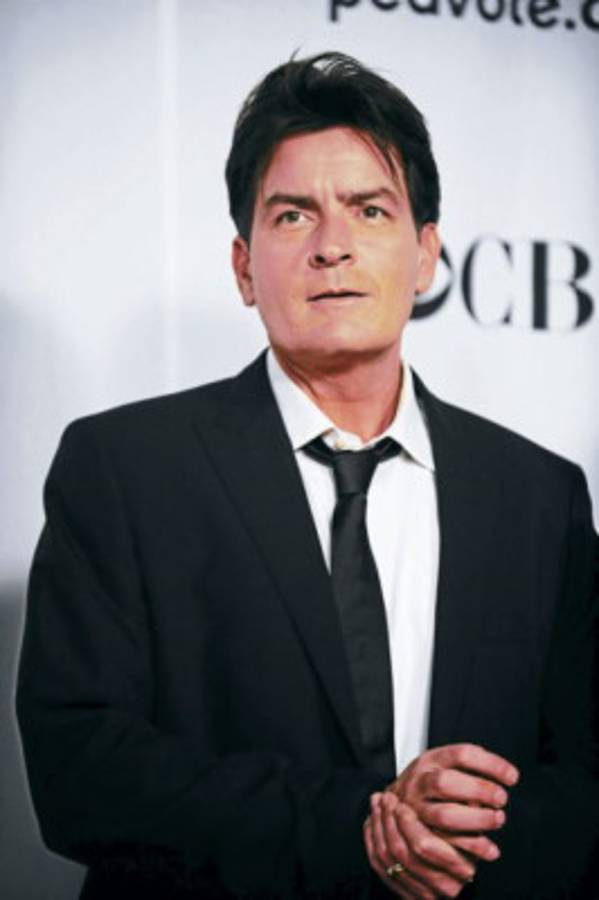 Charlie deja las drogas, pero no el alcohol