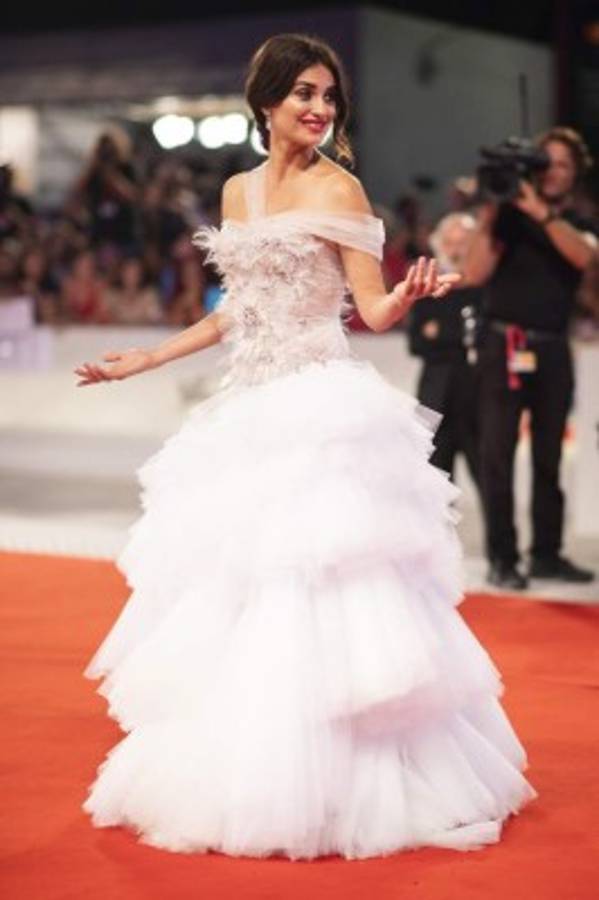 Penélope durante su paso por la alfombra roja en la Premiere en Vencia.