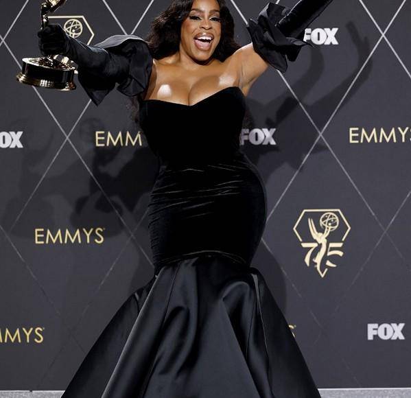 De negro, brillantes y dorado: Las mejor vestidas que brillaron en los Emmy