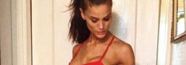 Profesora publicó una sensuales fotografías en Instagram y desató la polémica en su colegio