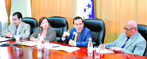 Gobierno tardó dos años para mejorar calificación de B a B+