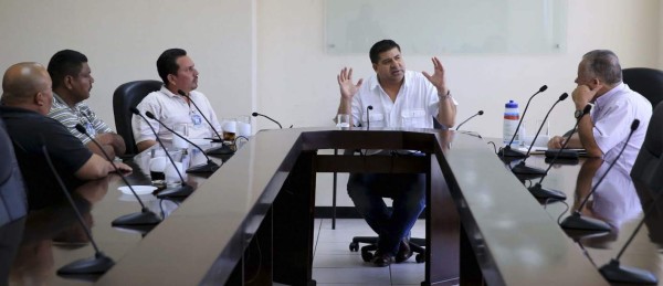 'Rapiditos” ilegales exigen con protesta permiso para operar