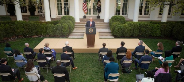 Sin abrazos y a guardar distancia: La convivencia en tiempos de coronavirus (FOTOS)