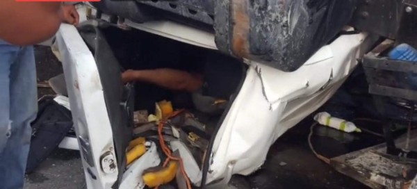 El dramático rescate de hombres atrapados tras volcamiento de rastra