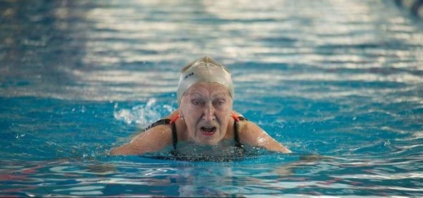 Nadadora de 86 año desea ir a Rusia
