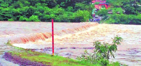 Honduras: Inundados e incomunicados quedan varios departamentos por tormentas
