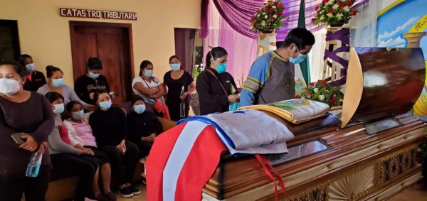 Consternación en velorio del alcalde José Lorenzo 'Lenchito' Bejarano (FOTOS)
