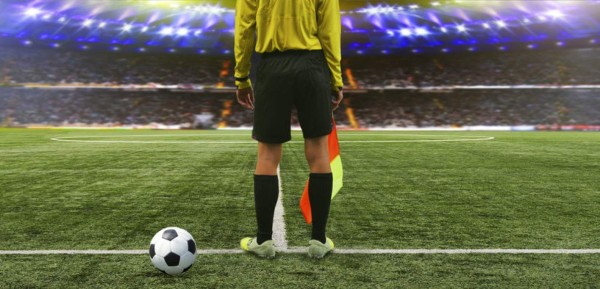 FOTOS: Cambios, tarjetas y VAR: Así han sido los cambios de reglas en el fútbol