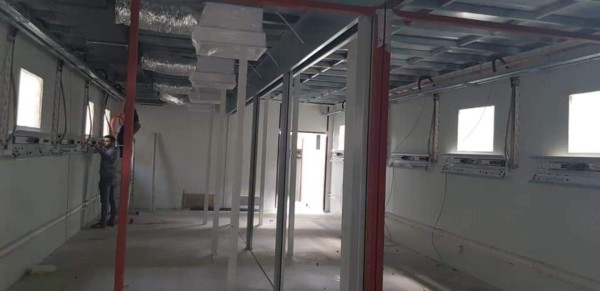 ¿Qué sabemos de la fábrica donde se hicieron los hospitales móviles?