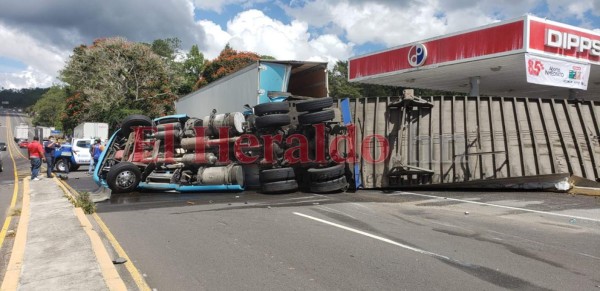 Luto y escombros: imágenes del trágico accidente de una rastra en Zambrano