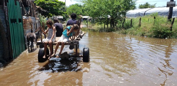 Marejadas dejan inundaciones y aguas estancadas en Cedeño