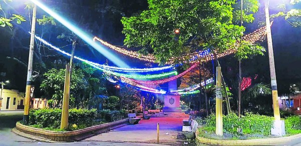 Comienza el ambiente de la temporada navideña en la capital de Honduras