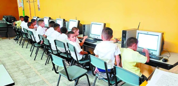 Apenas el 31% de las escuelas de Choluteca tienen Internet