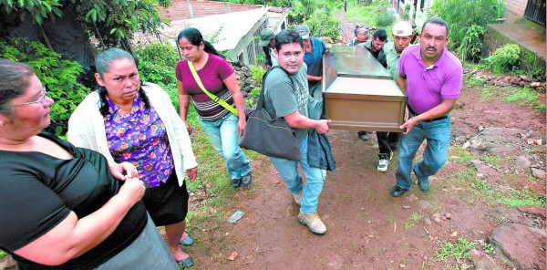 A conseguir dinero prestado para pagar colegiatura iba madre asesinada en bus