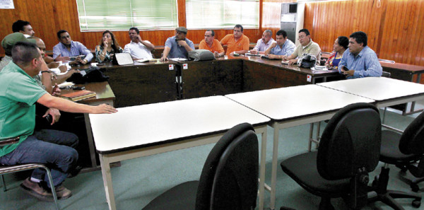 Escoto deja plantados a dirigentes magisteriales