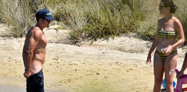 Orlando Bloom es captado desnudo junto a su novia Katy Perry