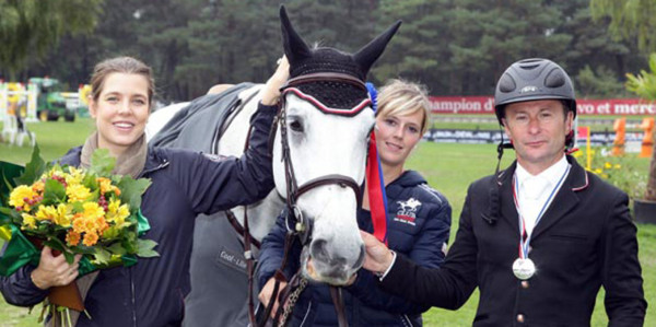 Carlota Casiraghi vuelve al hipódromo
