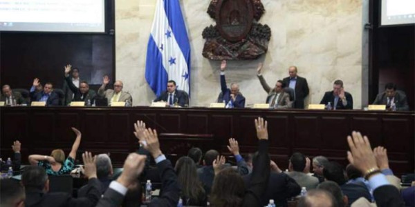 Polémico dictamen: Recetan aumento a diputados suplentes del Congreso Nacional  