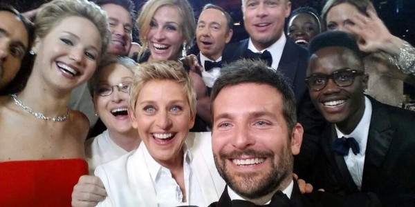 La selfie de Bradley Cooper y Ellen DeGeneres junto a varias estrellas en los Oscar 2014 (Foto: AP/ El Heraldo Honduras/ Noticias de Honduras)