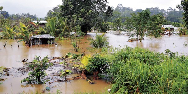 Caos por lluvias en litoral atlántico