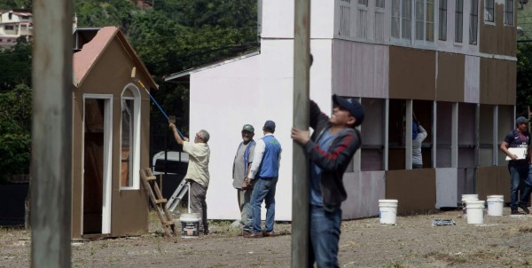 El brillo y el colorido de la Navidad iluminan las plazas de Tegucigalpa