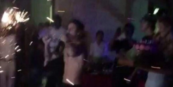 Justin Bieber rompe las reglas y celebra sus 21 años