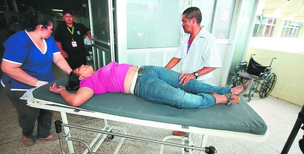 hasta en CArpas atendieron a los heridos en el HEU