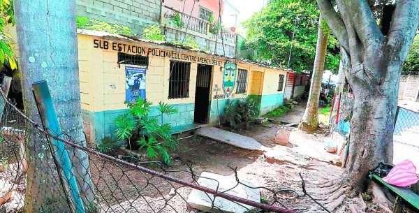 Bajo el acecho de robavehículos la colonia Centroamérica Oeste