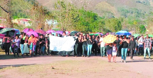 Sepultan a las tres víctimas de masacre en el Hato de Enmedio