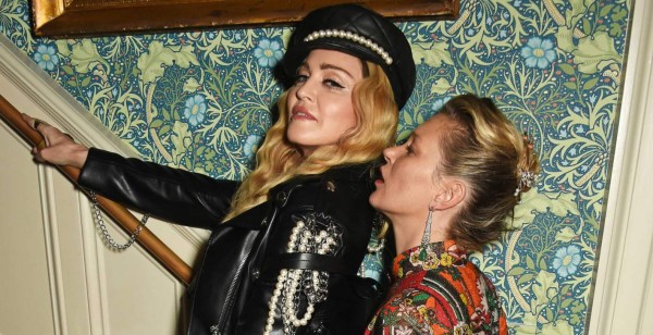 Madonna y otras modelos, de parranda
