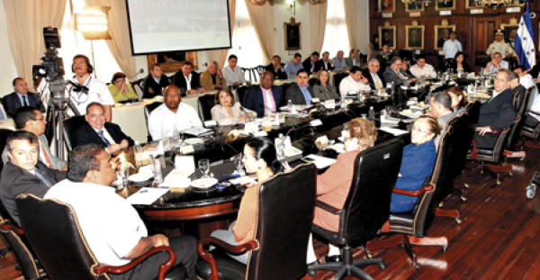 Gobierno Incorpora la cárcel modelo a decreto de emergencia