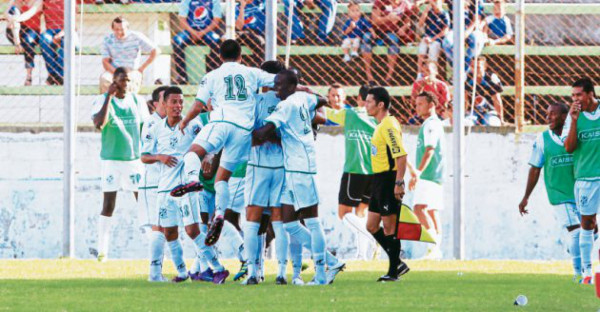 Jerry Bengtson salvó el invicto de Motagua con gol en posición adelantada
