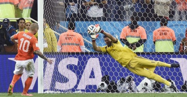 Los tres finalistas al Guante de Oro
