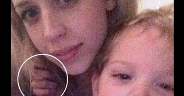 Mano de fantasma aparece en 'selfie” de famosa modelo recientemente fallecida