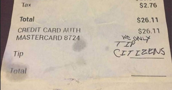 Pareja estadounidense se rehusa a dar propina a mesera hispana en Harrisonburg, Virginia