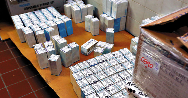 Proveedores de medicamentos al borde de la quiebra