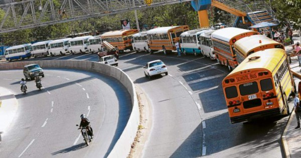 Solventan crisis en transporte con promesa de resguardo