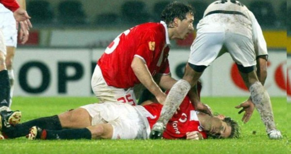 Las diez muertes más impactantes del mundo ocurridas en un campo de fútbol (FOTOS)