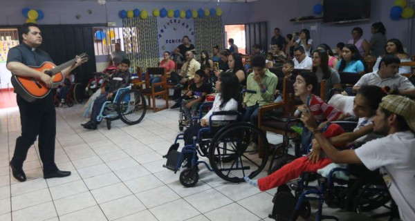 Dora Castellanos, la mamá de los pequeños con discapacidad