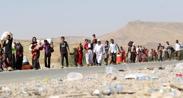 Miles de desplazados esperan sobrevivir a los yihadistas