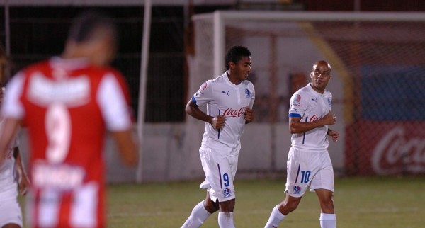 Olimpia golea a Vida y no suelta la cima