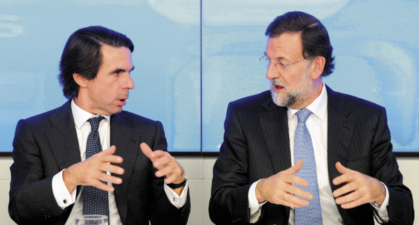 Mariano Rajoy y Zapatero inician traspaso de poder