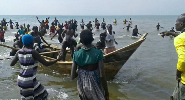 &nbsp;Treinta muertos en un naufragio en Uganda