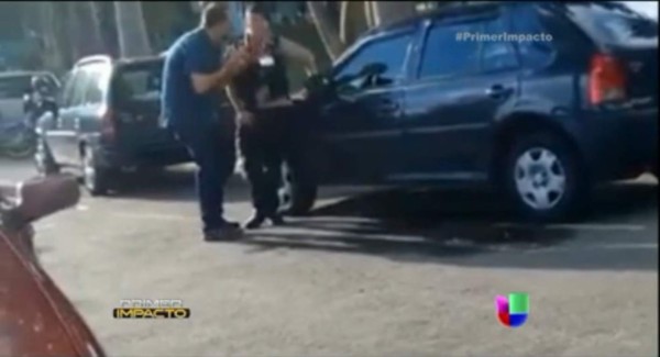 Mujer policía es brutalmente golpeada por un hombre en Brasil