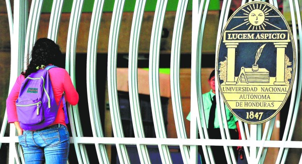 Se entrampa de nuevo el diálogo en el alma máter