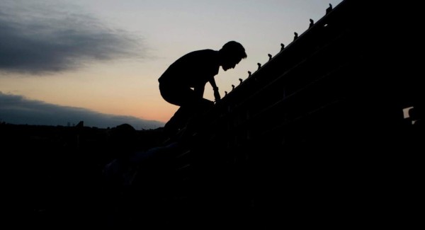 Un mexicano se suicida desde un puente fronterizo tras ser deportado de EEUU 
