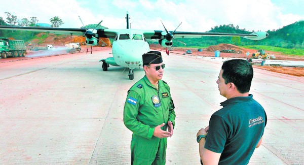 Honduras: Aterriza primer avión en Copán