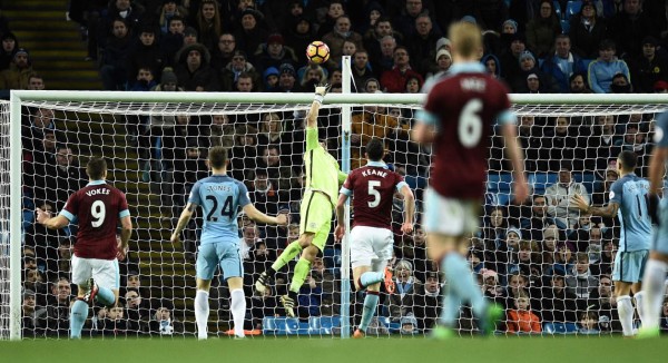 Liverpool cede dos puntos y City gana en su persecución al Chelsea&nbsp;&nbsp;