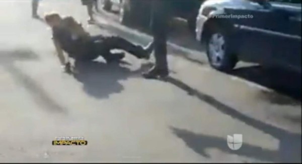 Mujer policía es brutalmente golpeada por un hombre en Brasil